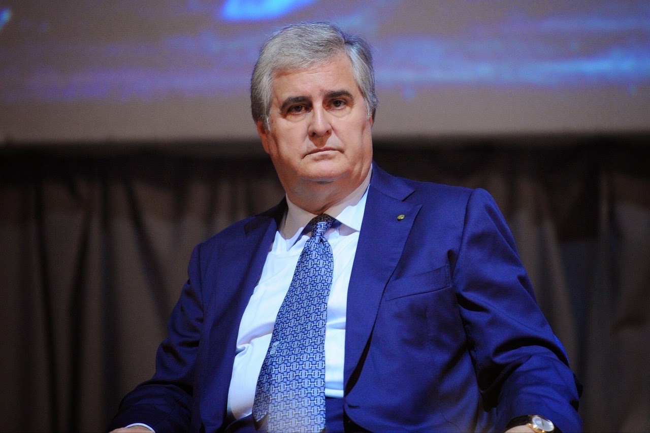 32 imprenditori e professionisti parlano di H2biz